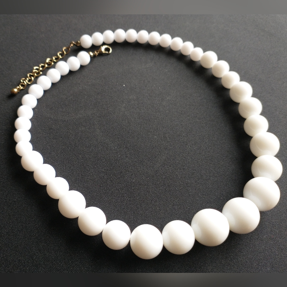 Elegant White Faux Pearl Necklace